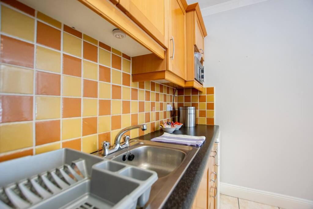 106 - The Townhouse By Shortstays غالواي المظهر الخارجي الصورة