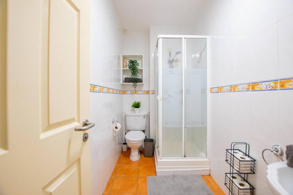 106 - The Townhouse By Shortstays غالواي المظهر الخارجي الصورة